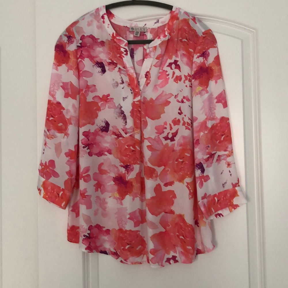 Light, floral top. Size M.